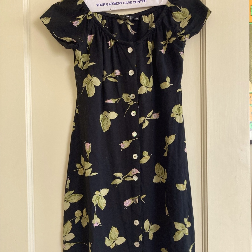 Obey casual floral mini-dress, light and airy